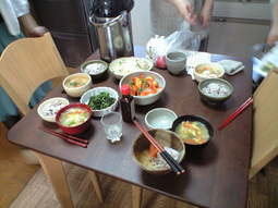 080423aco_friends_lunch