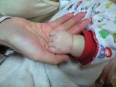 090322_handhand