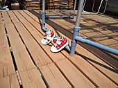 20110518_wash_her_shoes