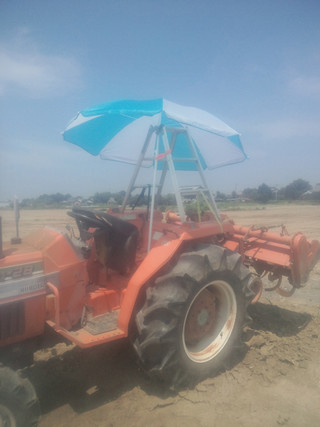 20150807parasol_on_tractor_2